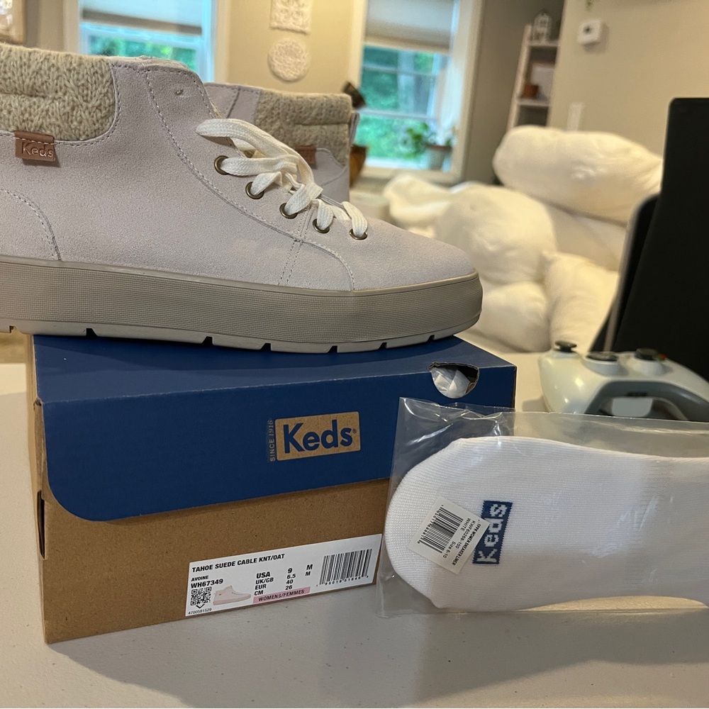 Keds Cream High-Top Ankle Boot/Sneakers: Size 9- New in Box! Tahoe Suede